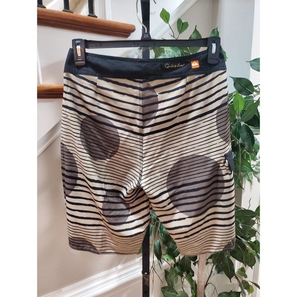 Quick Silver Men's Beige Polyester Logo Print Pull On Swimwear Shorts Size 30 - Picture 5 of 9